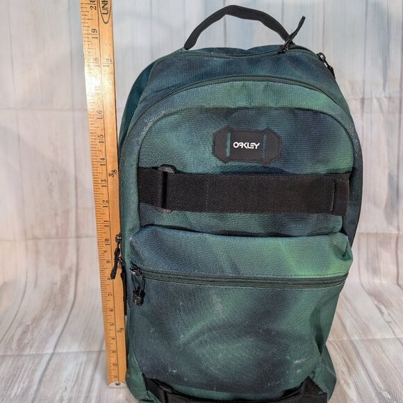 Oakley Enduro 2.0 30L Backpack in Faded Green - Picture 7 of 13